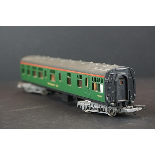 370 - Model train & carriage to include Triang & Lima