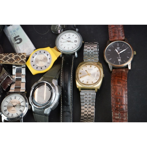 386 - A small collection of ladies and gents wristwatches to include vintage and contemporary examples.