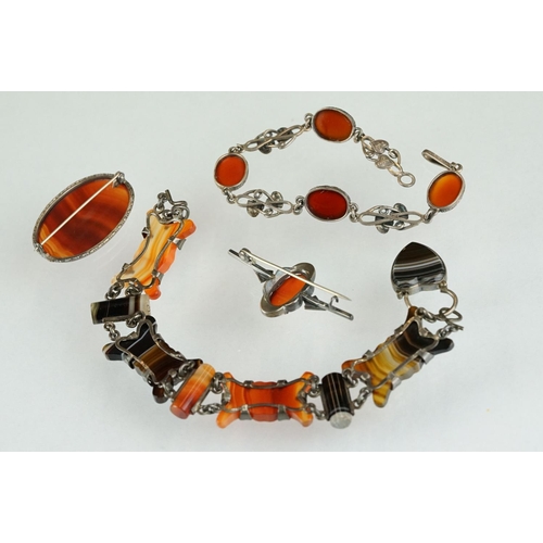 214 - A small collection of sterling silver and agate jewellery to include a bracelet with banded agate pa... 