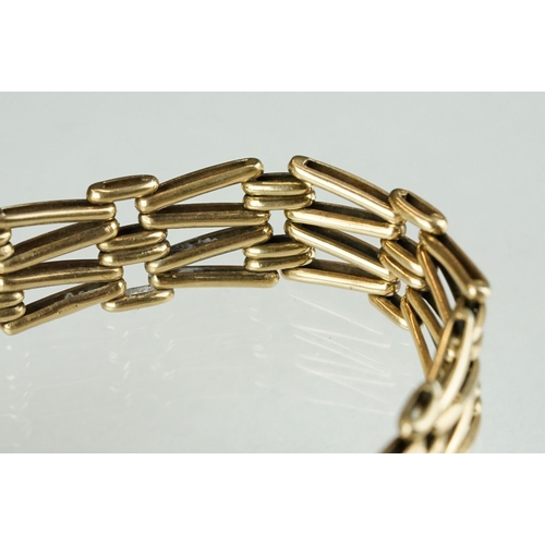 232 - A fully hallmarked ladies 9ct gold gate bracelet with padlock safety chain.