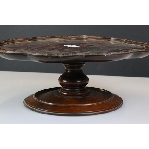 191 - 1930s mahogany lazy Susan of lobed form with beaded edge on turned support, diameter approx 37.5cm