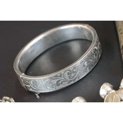 237 - A group of hallmarked sterling silver collectables to include cuff bangle, cheroot holder and case, ... 