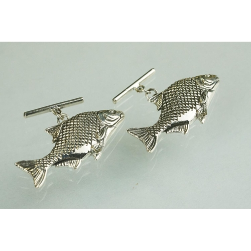 261 - Pair of silver fish cufflinks