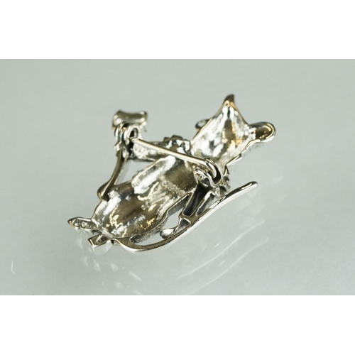 262 - Silver mouse brooch