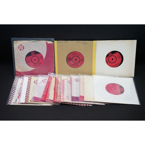 107 - Vinyl - Beat / Mod - 20 original UK Pressing singles on Pye Records and related labels, to include: ... 