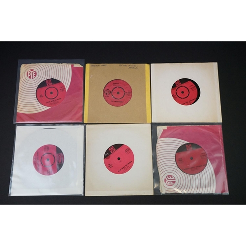 107 - Vinyl - Beat / Mod - 20 original UK Pressing singles on Pye Records and related labels, to include: ... 