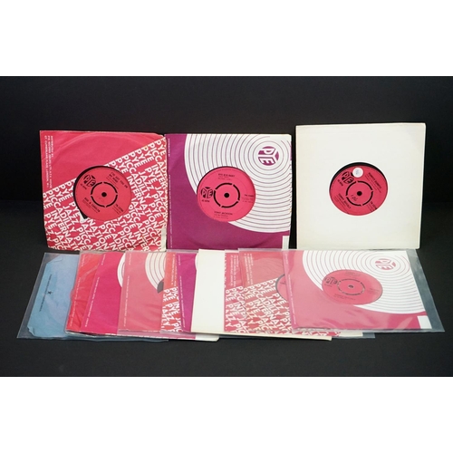 108 - Vinyl - Mod / Beat / Freakbeat - 14 original UK Pressing singles on Pye Records and related labels, ... 