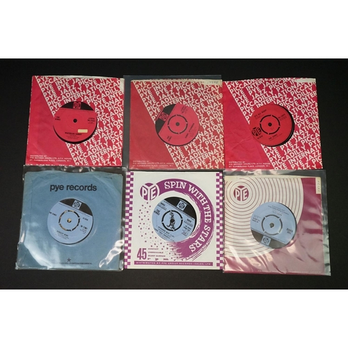 113 - The Kinks - 25 original UK E.P.’s and singles, spanning their career, including: Dedicated Kinks EP ... 