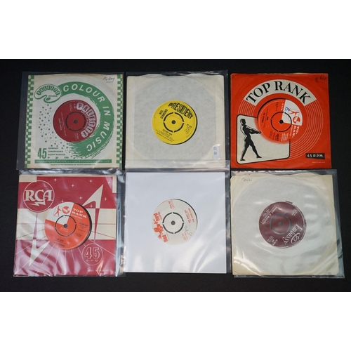 145 - Vinyl - Mod / Beat / Surf - 21 original UK singles on various labels, to include: The Angels (Mercur... 