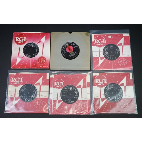 151 - Vinyl - 17 original UK singles on RCA Records, to include: Skip Bifferty - Cover Girl (RCA 1621) VG+... 