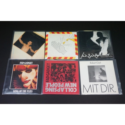 211 - Vinyl - Synth Wave / Krautrock original singles with rarities and a Promo, including: Fad Gadget (5 ... 