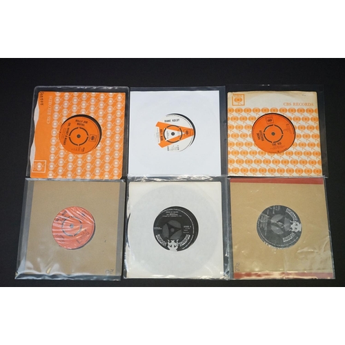 244 - Vinyl - 22 original UK 1960s and 1970s pressings Northern Soul / Soul singles on different labels in... 