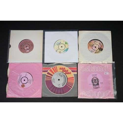 244 - Vinyl - 22 original UK 1960s and 1970s pressings Northern Soul / Soul singles on different labels in... 