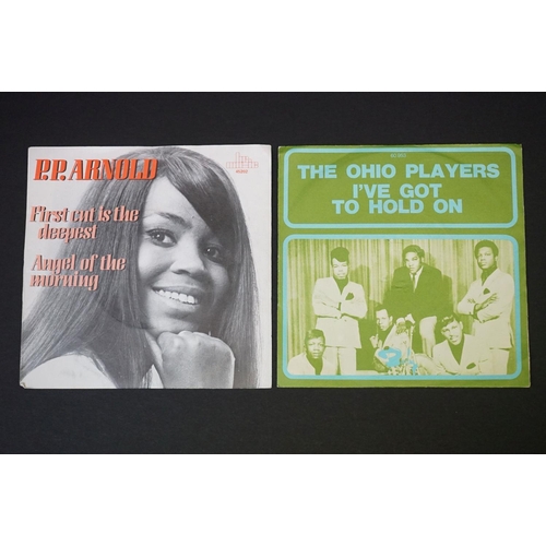 268 - Vinyl - 8 Northern Soul singles from around the world, to include: P.P. Arnold - First Cut Is The De... 