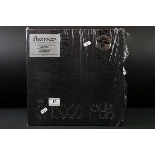 19 - Vinyl - The Doors Vinyl Box 7 LP box set on Rhino Vinyl RHI1 74881) limited edition 01682 of 12500. ... 