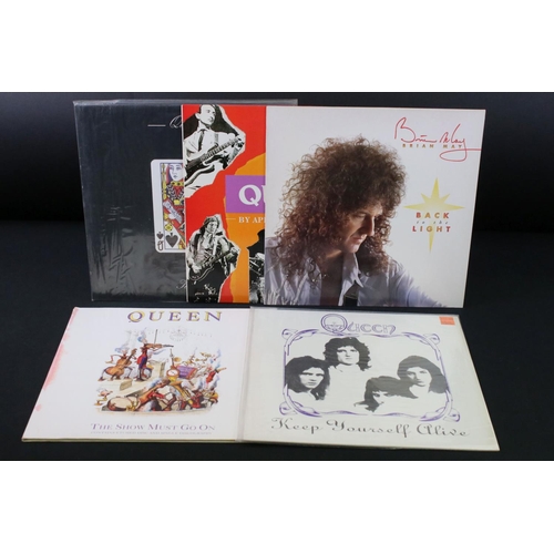 34 - Vinyl - 4 Queen LP's and 1 Brian May LP to include The Show Must Go On (12 QUEENSG 19) sleeve has st... 