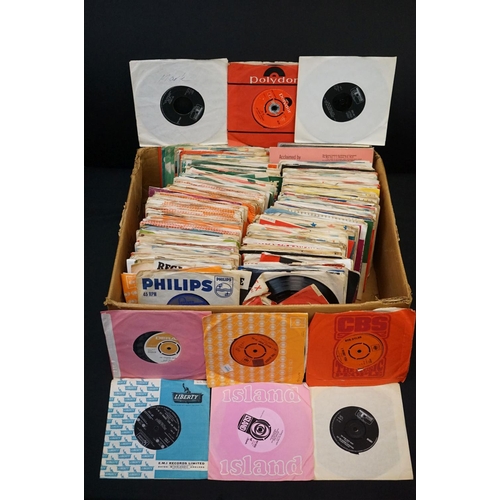 320 - Vinyl - Over 150 Original, mainly UK, Beat / Mod / Psych / Pop singles from the 1960’s, including: L... 