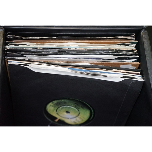 326 - Vinyl - Around 30 Beatles members and related singles mainly on Apple records, to include: George Ha... 