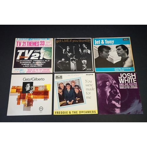 328 - Vinyl - Around 100 Original UK Beat / Mod / Jazz / Rock ’N’ Roll / Soul EPs in 2 record boxes, to in... 