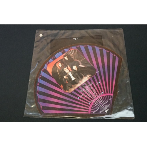 375 - Vinyl - Approx 20 shaped / picture discs featuring mainly rock & metal bands including Dokken, Dio, ... 