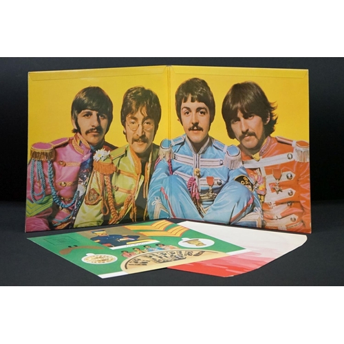 376 - Vinyl - The Beatles 3 LP's to include Help (PMC 1255) Sold In UK and The Gramophone Co Ltd to label,... 