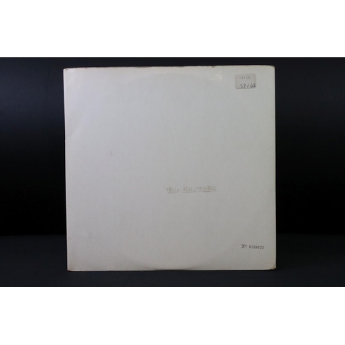 82 - Vinyl - The Beatles White Album PCS 7067/8 stereo No. 0598672, top loader, black inners (fair), post... 