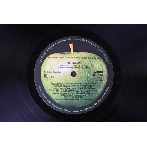 82 - Vinyl - The Beatles White Album PCS 7067/8 stereo No. 0598672, top loader, black inners (fair), post... 