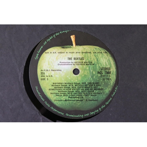 82 - Vinyl - The Beatles White Album PCS 7067/8 stereo No. 0598672, top loader, black inners (fair), post... 