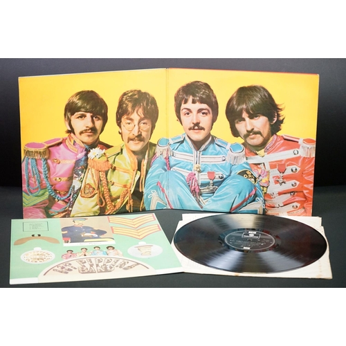 386 - Vinyl - 8 The Beatles LPs to include Greatest Hits, With The Beatles, Help!, Abbey Road, Sgt Pepper,... 