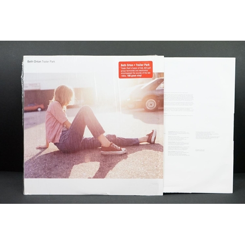 422 - Vinyl - Four Beth Orton LPs to include Central Reservation HVNLP22 (edge wear to sleeve and 1cm stic... 