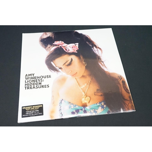 426 - Vinyl - Three Amy Winehouse LPs to include Back To Black 1734128, sealed Lioness:Hidden Treasure and... 