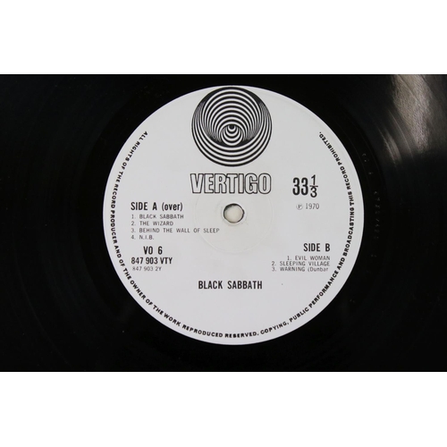 530 - Vinyl - Black Sabbath Self Titled on Vertigo VO6.  Small Vertigo swirl Vertigo above centre hole.  V... 