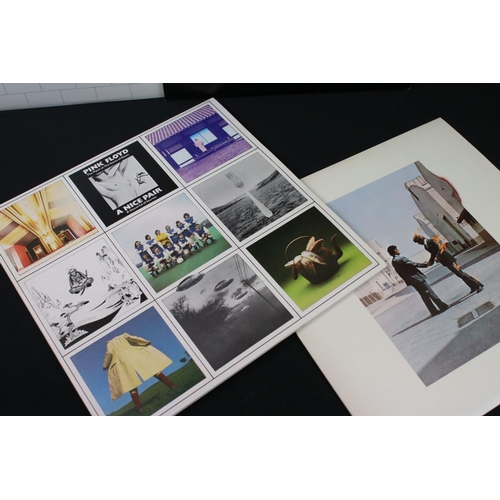 602 - Vinyl - 4 Pink Floyd LP's to include Dark Side Of The Moon (SHVL 804) 2 posters and 2 postcards, lef... 