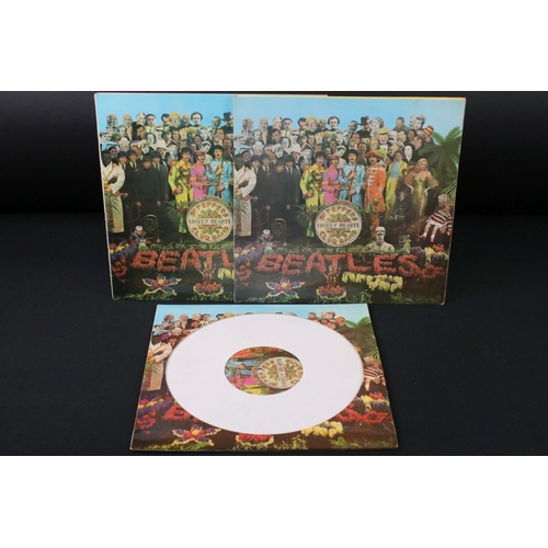 619 - Vinyl - The Beatles Sgt Pepper PHO 7027 picture disc complete with outer and inner sleeves, W German... 