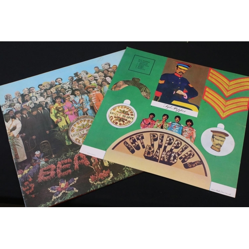 619 - Vinyl - The Beatles Sgt Pepper PHO 7027 picture disc complete with outer and inner sleeves, W German... 