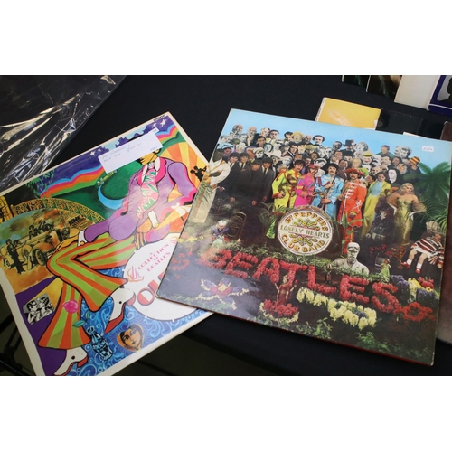 621 - Vinyl - 14 The Beatles LPs to include With The Beatles, For Sale (mono and stereo), A Hard Days Nigh... 