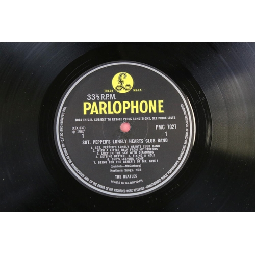 622 - Vinyl - Two copies of The Beatles Sgt Pepper to include PMC 7027 and PCS 7027 both with Sold In UK a... 