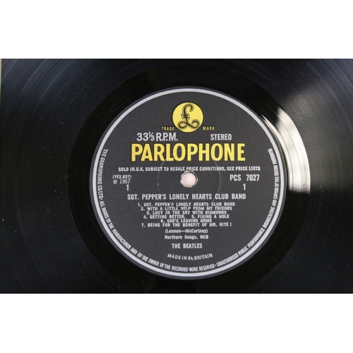 622 - Vinyl - Two copies of The Beatles Sgt Pepper to include PMC 7027 and PCS 7027 both with Sold In UK a... 