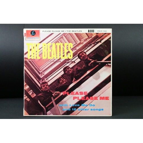 636 - Vinyl - The Beatles Please Please Me (Parlophone PMCM 1202) New Zealand pressing with black & silver... 