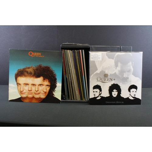 567 - Vinyl - 26 Queen & related LP's spanning their career including Greatest Hits III, A Day At The Race... 