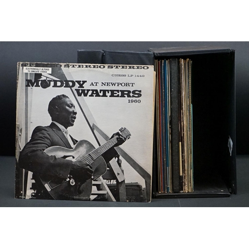 706 - Vinyl - 17 Blues LP's and 1 box set including Muddy Waters At Newport (Chess Records CHESSLP1449 Vg/... 