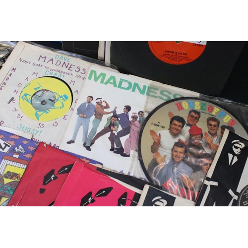 740 - Vinyl - 29 Original UK 2 Tone / Reggae / Ska singles, including: The Specials (3 singles), The Selec... 