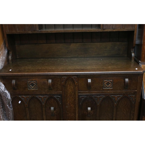 641 - Early 20th century Arts and Crafts Oak Dresser, comprising an upper section with shelves flanked by ... 