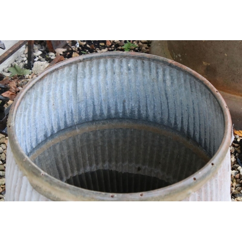 560 - Galvanised Ribbed Wash Tub