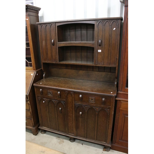 641 - Early 20th century Arts and Crafts Oak Dresser, comprising an upper section with shelves flanked by ... 