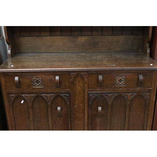 641 - Early 20th century Arts and Crafts Oak Dresser, comprising an upper section with shelves flanked by ... 