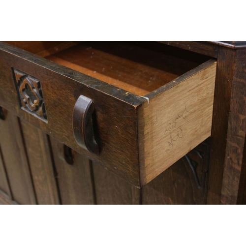 641 - Early 20th century Arts and Crafts Oak Dresser, comprising an upper section with shelves flanked by ... 