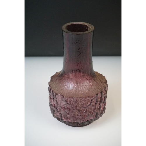 6 - Geoffrey Baxter Whitefriars Textured range Mallet vase, pattern number 9818, in Aubergine, with orig... 