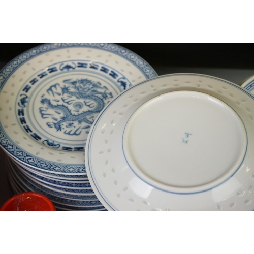 86 - Mixed collectables to include a quantity of 20th Century Chinese Export Blue and White china, Royal ... 