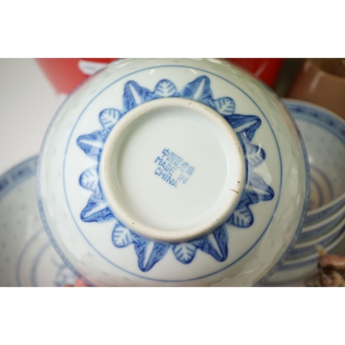 86 - Mixed collectables to include a quantity of 20th Century Chinese Export Blue and White china, Royal ... 